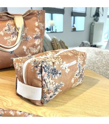 Trousse carrée matelassée suédine fleurie (grande)